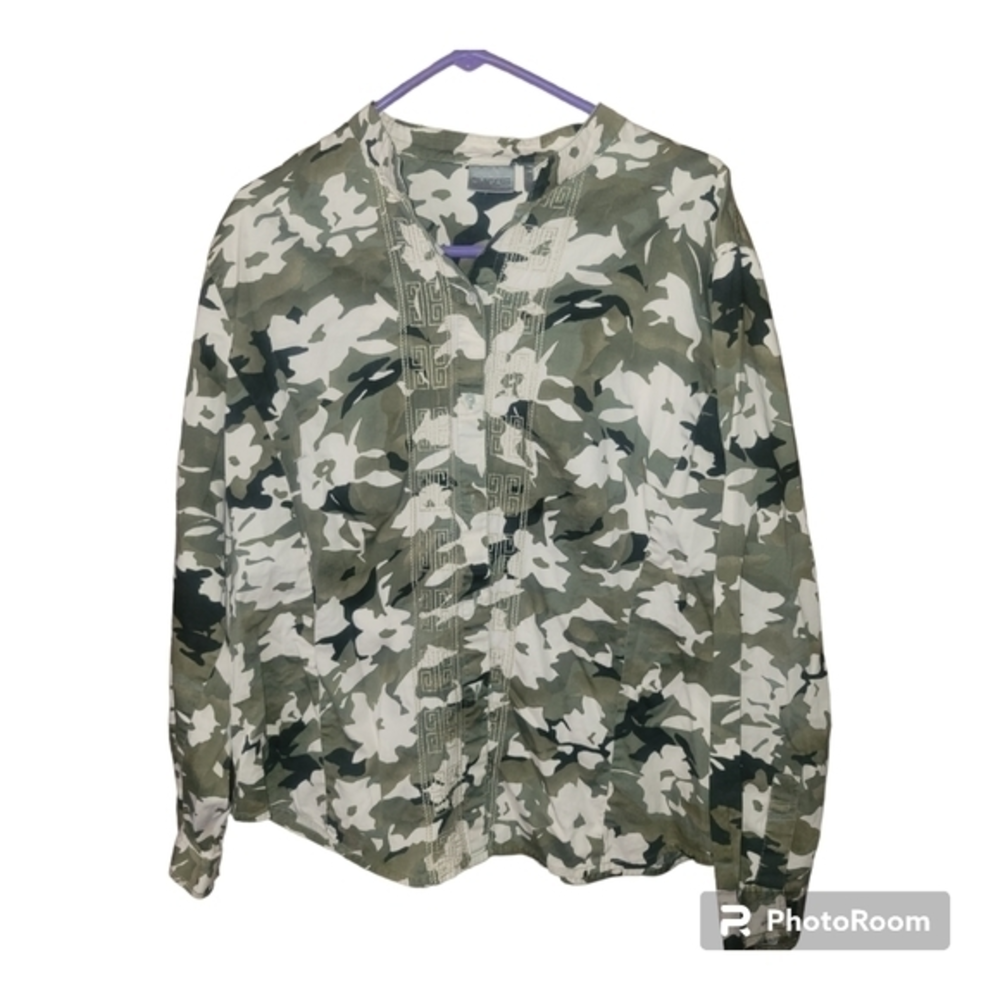 Chico's Camouflage Embroidered Button Up Top Size 3 Plus